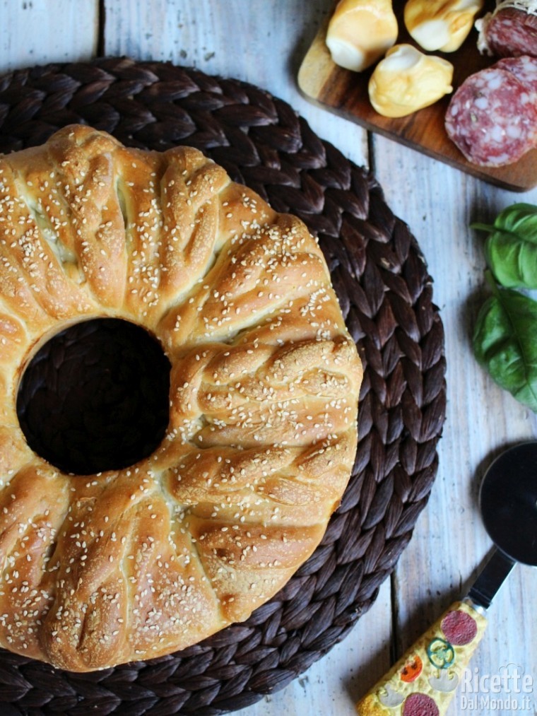 Ricetta corona di brioche salata