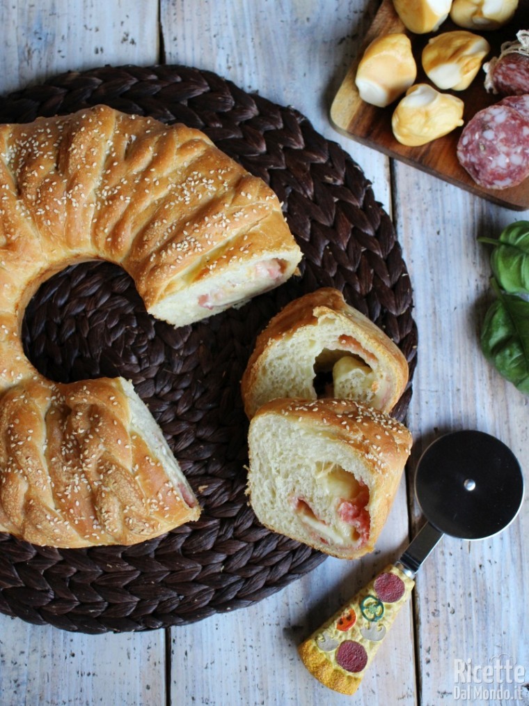 Come fare la corona di brioche salata