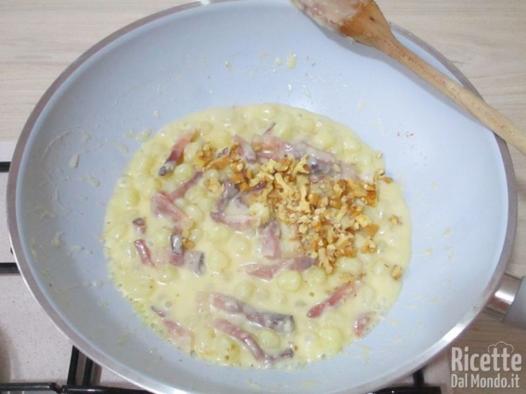 Gnocchetti speck, stracchino e noci 7