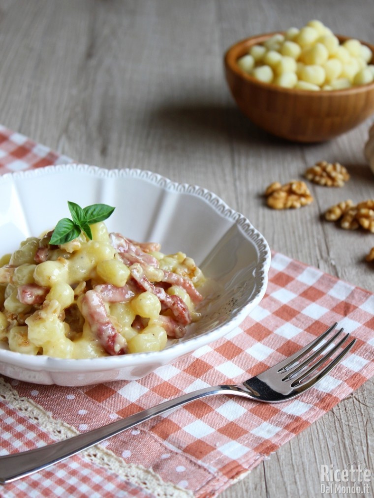 Come fare gli gnocchetti speck, stracchino e noci