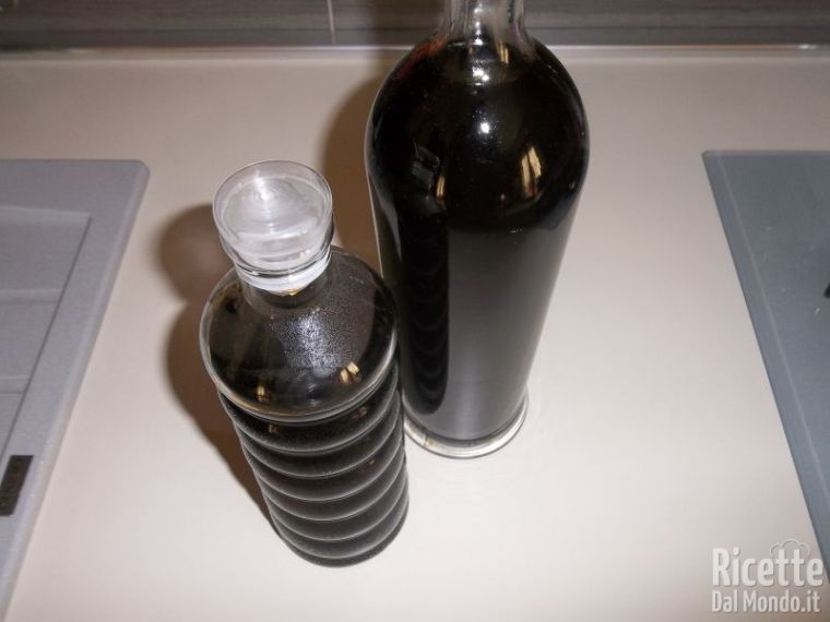Imbottigliare il liquore