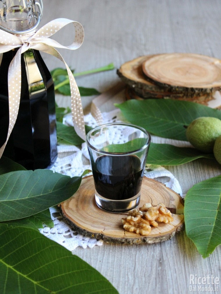 Come fare il nocino - liquore di noci