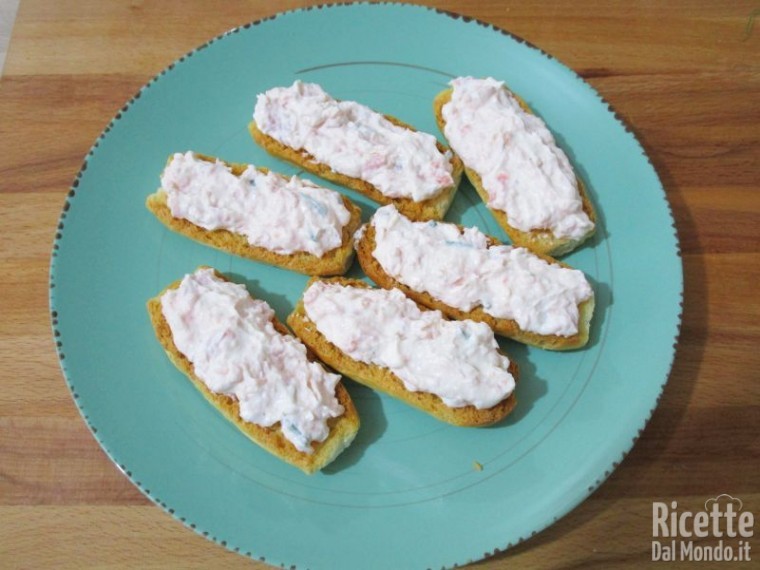 Crostini alla crema di salmone 4