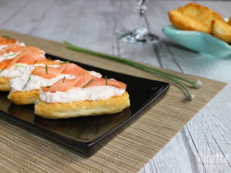 Crostini con Crema al Salmone