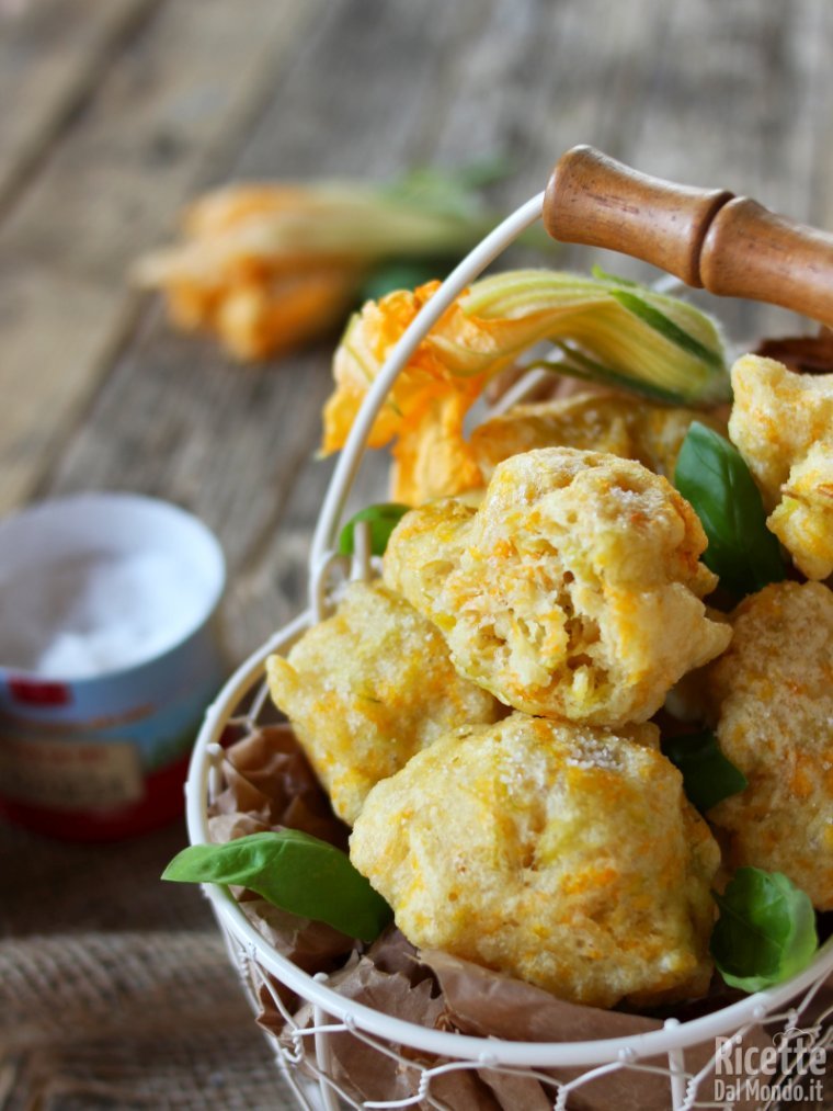 Come fare le frittelle di fiori di zucca