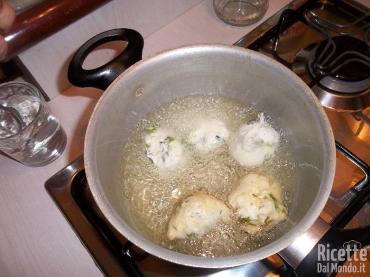 Cuocere le frittelle