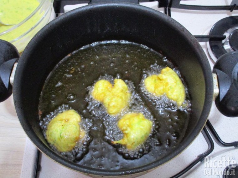 Frittelle con le zucchine 9