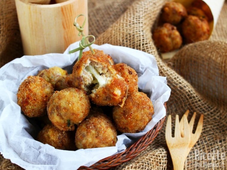 Polpette fritte con cuore filante (La ricetta napoletana di Carnevale!)