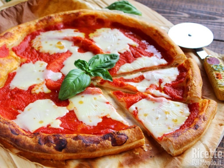 Finta pizza di pasta sfoglia