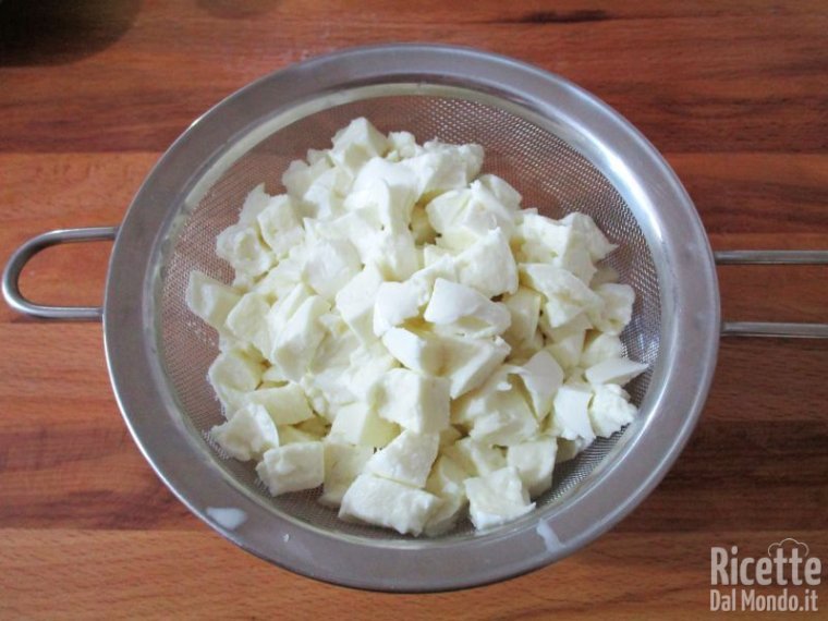 Tagliare la mozzarella