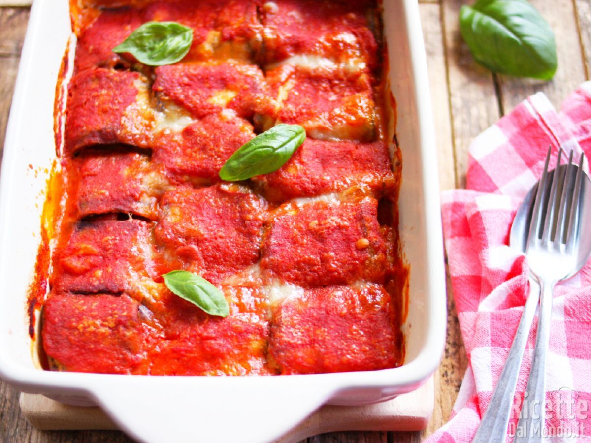 Involtini di melanzane al forno. La ricetta gustosa con prosciutto!