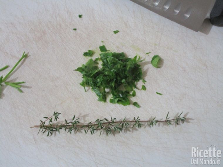 Tritare le erbe aromatiche