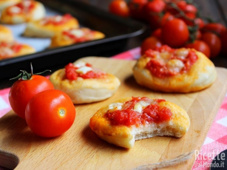 Pizza pomodoro e mozzarella