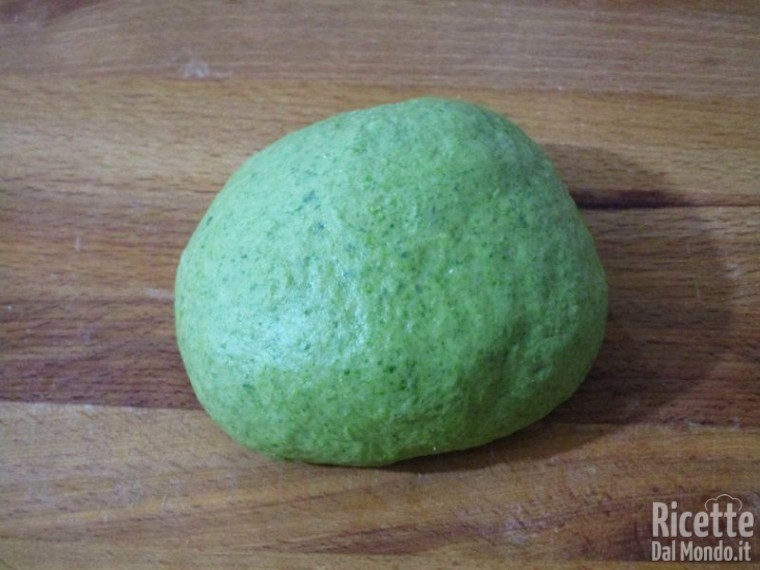 Pasta verde fatta in casa 4