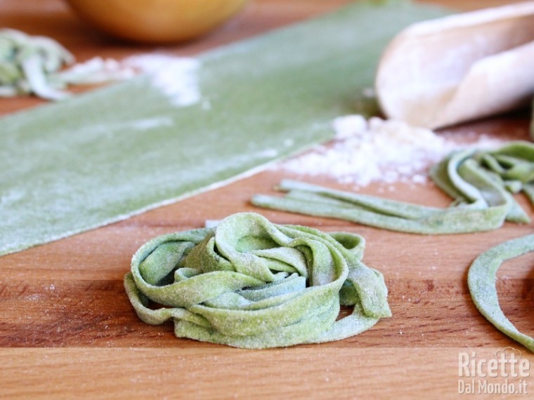 Ricetta pasta verde fatta in casa