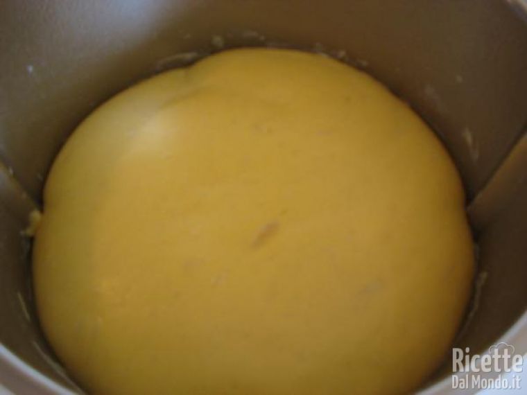 Babà allo Strega con Panna Montata