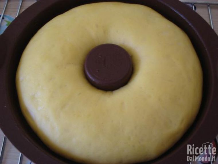 Babà allo Strega con Panna Montata