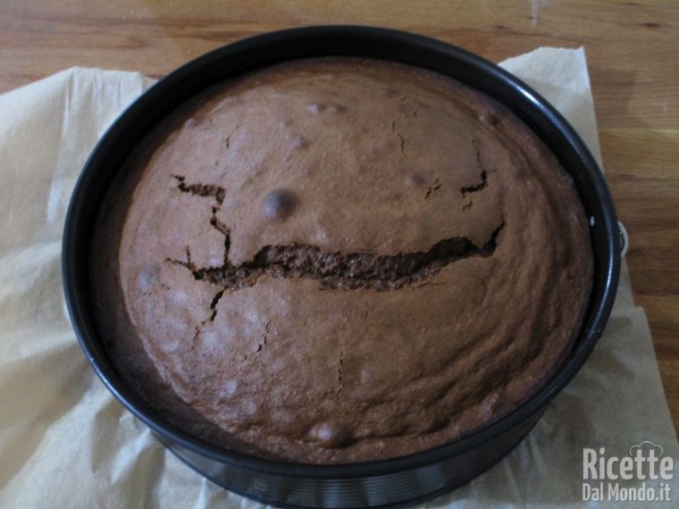 Torta al cioccolato farcita 7