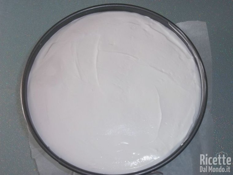 Versare la crema nello stampo