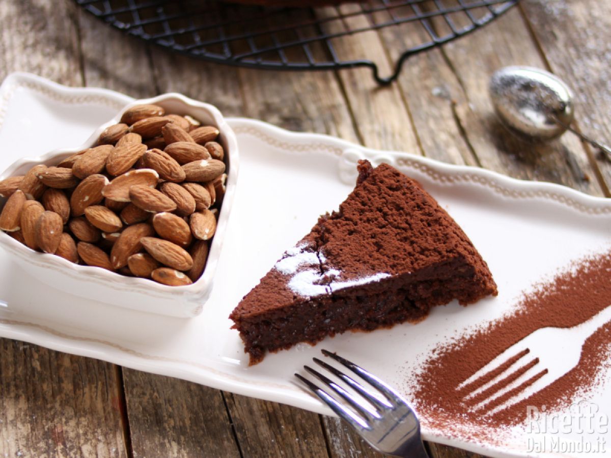 Torta caprese, ricetta originale con cioccolato e mandorle