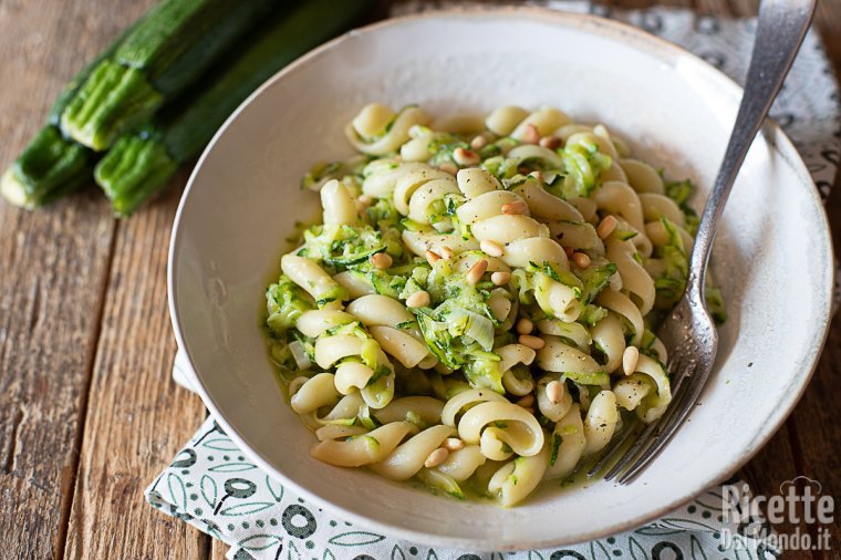 Pasta e zucchine. La ricetta veloce per farla cremosa e saporita!