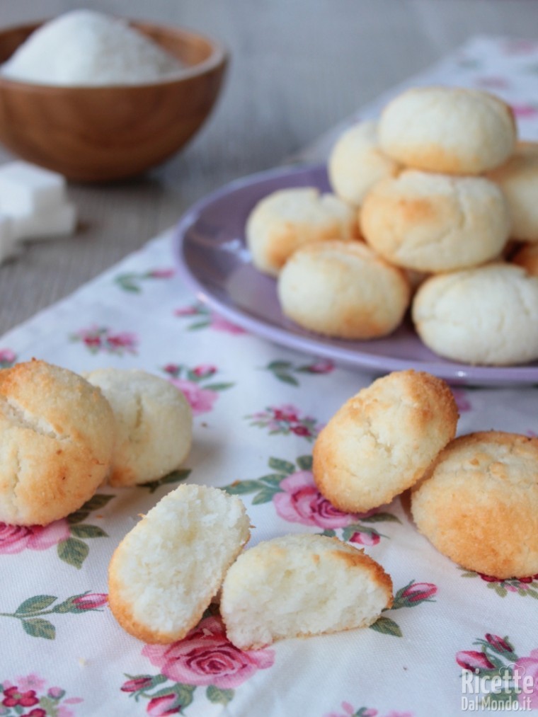 Ricetta biscotti al cocco morbidi