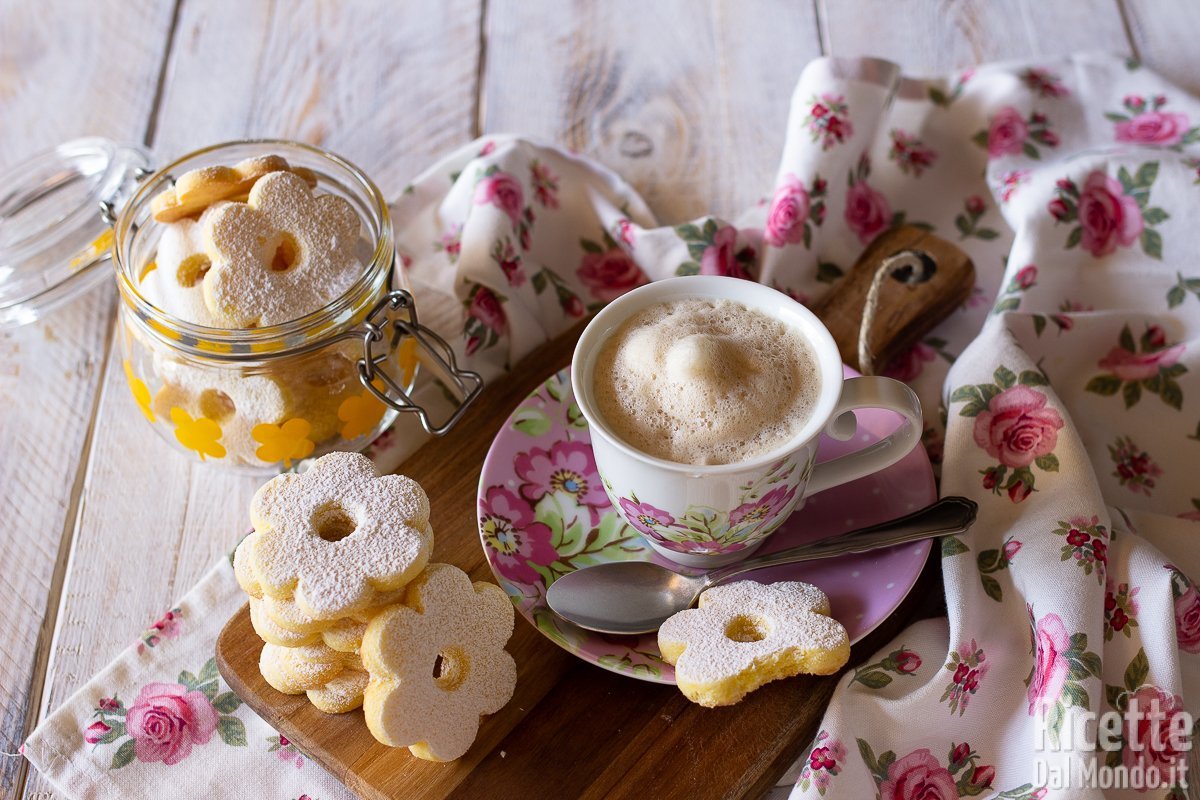 Canestrelli, buonissimi biscotti friabili a forma di fiore