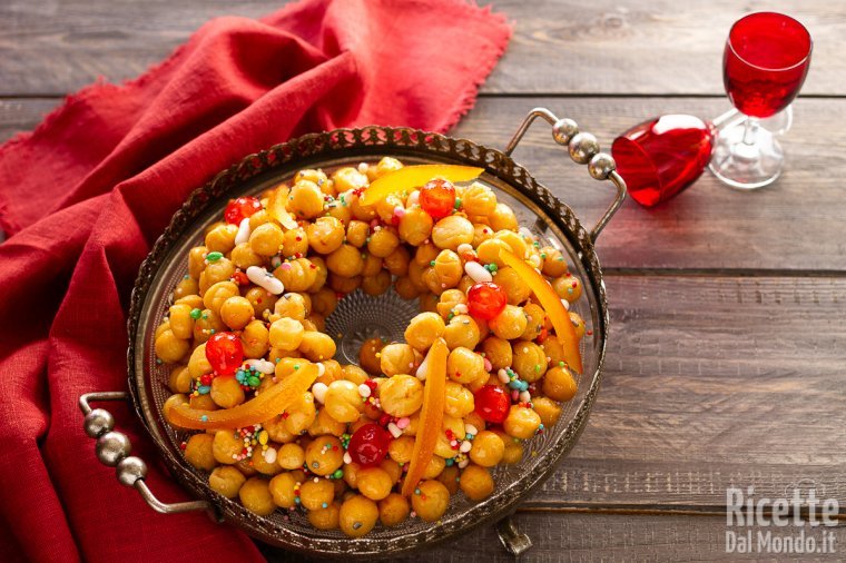 Struffoli, la ricetta dei dolci al miele napoletani da fare a Natale