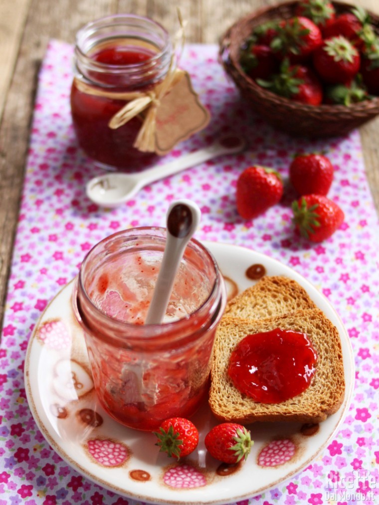Ricetta della nonna della marmellata di fragole
