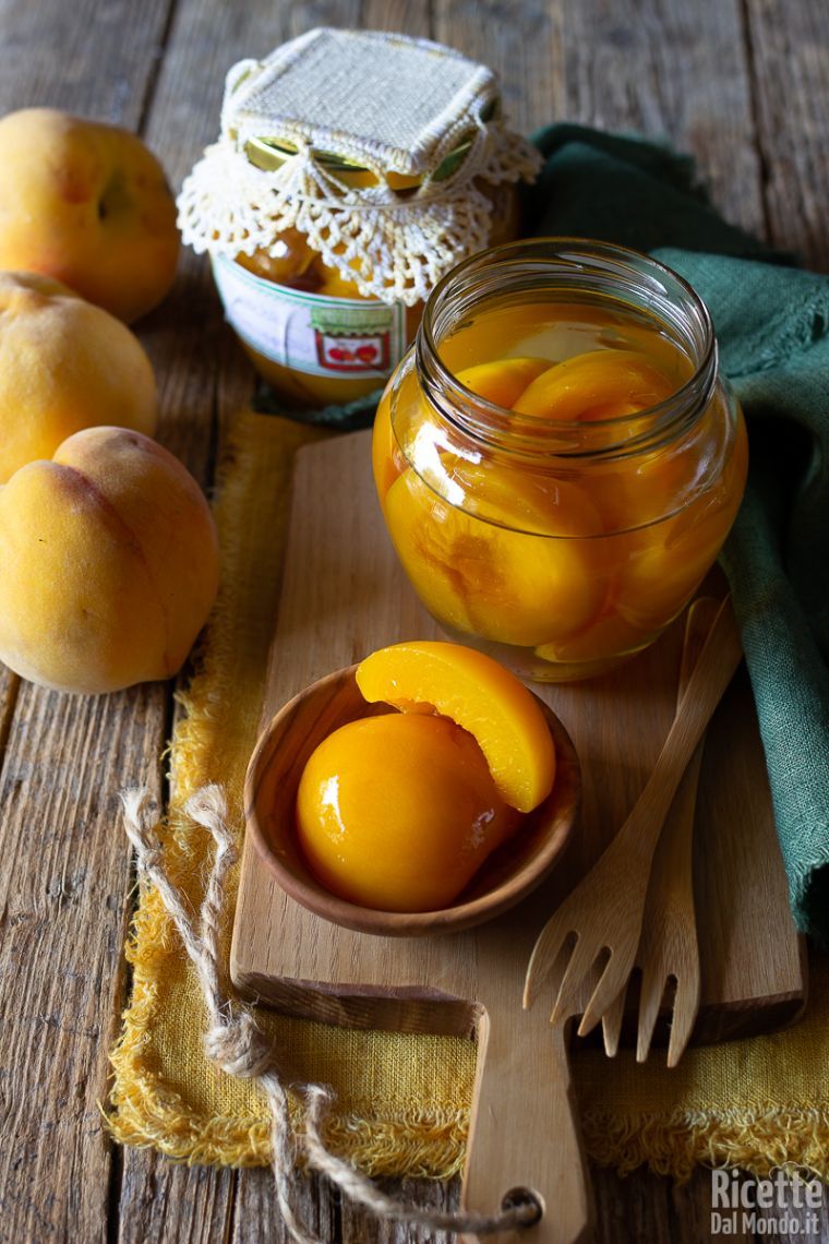 Ricetta della nonna delle pesche sciroppate