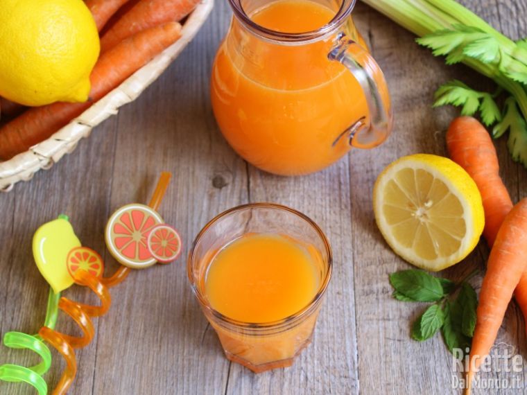 Servire il succo ACE fatto in casa