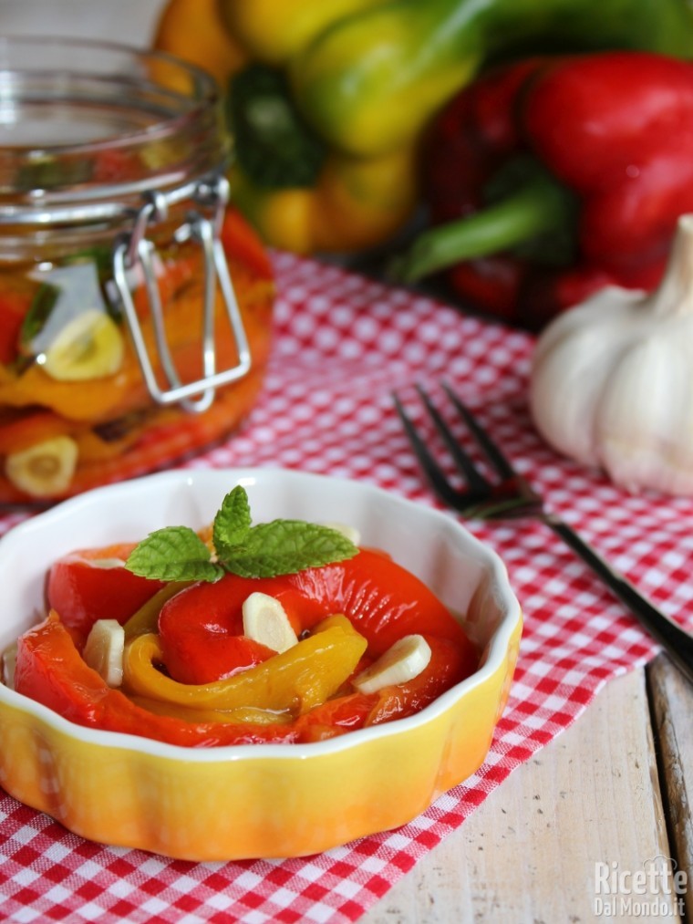 Come fare i peperoni sott'olio