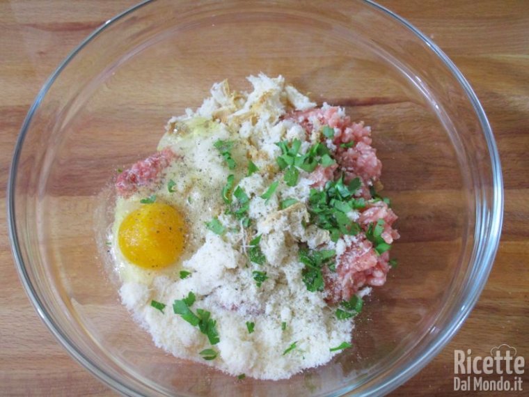 Unire gli altri ingredienti e amalgamare