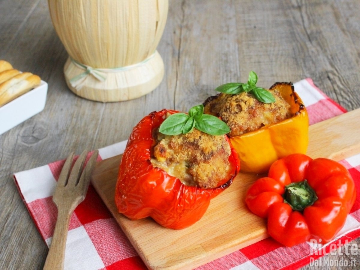 Peperoni ripieni al forno, la ricetta veloce e gustosa