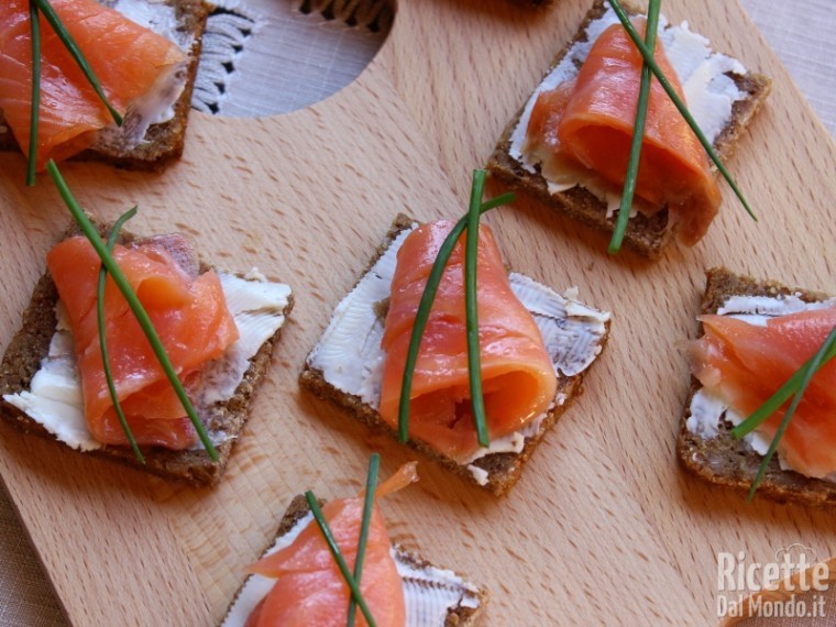 Ricetta Tartine al salmone affumicato