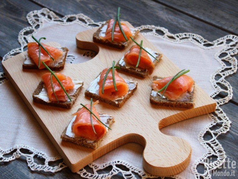 Tartine al salmone