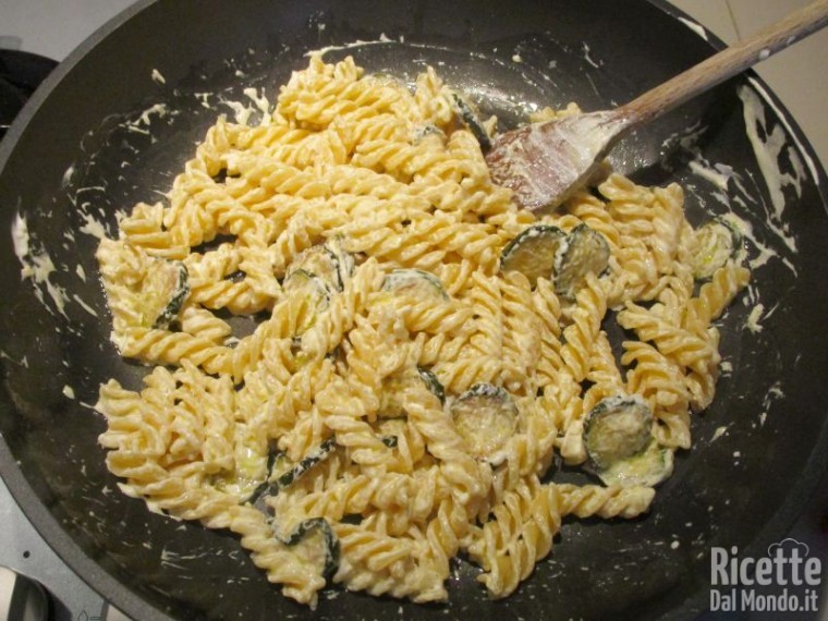 Fusilli con zucchine e philadelphia 9