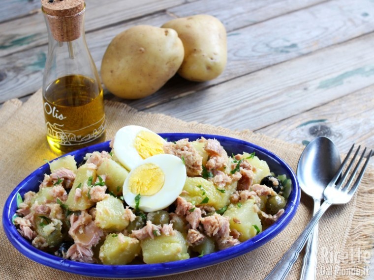 Insalata di patate e tonno