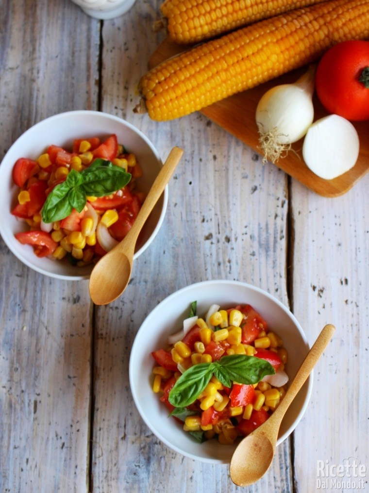 Come fare l'insalata di pomodori e mais