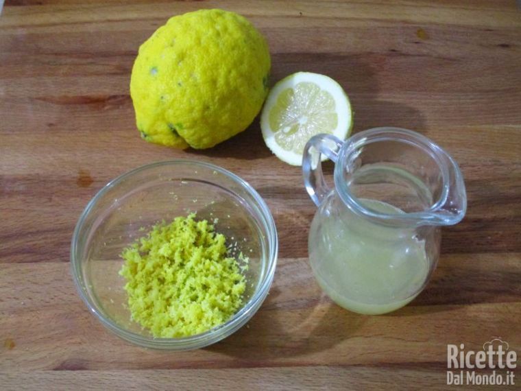 Grattugiare la scorza dei limoni