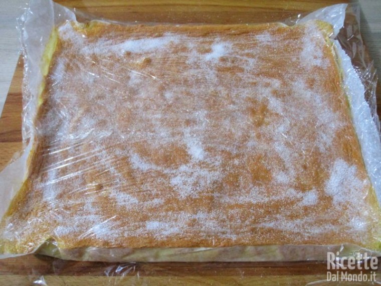 Rotolo di pasta biscuit con crema pasticcera al limone 6