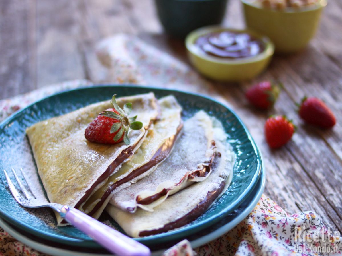 Crepes alla Nutella, la ricetta per farle perfette in pochi minuti.