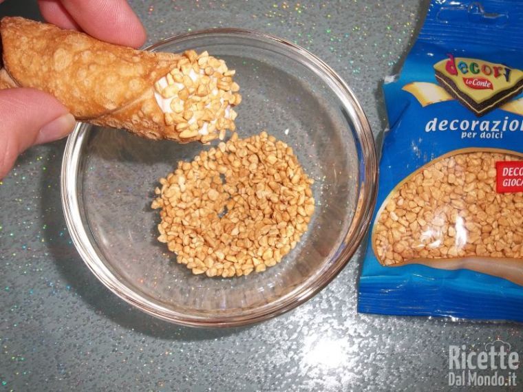 Decorare con la granella di nocciole