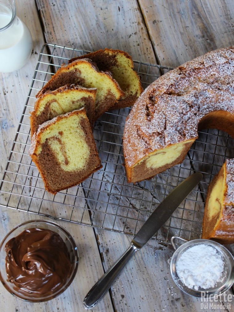 Come fare la ciambella bicolore alla Nutella