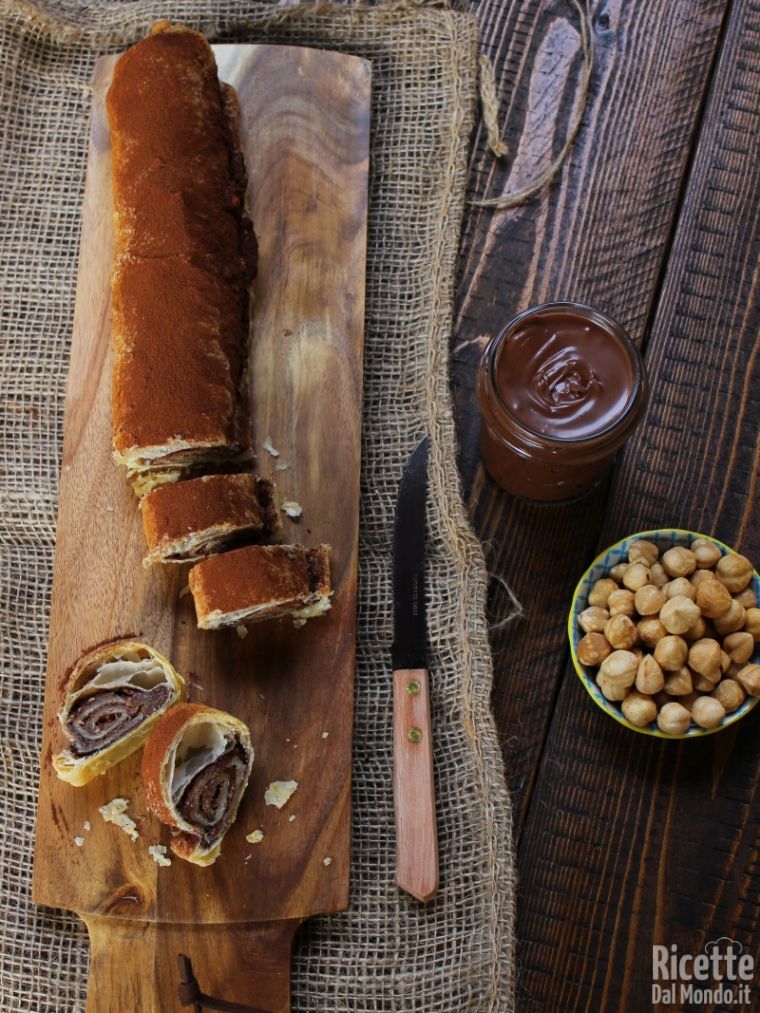 Ricetta Rotolo di pasta sfoglia alla Nutella