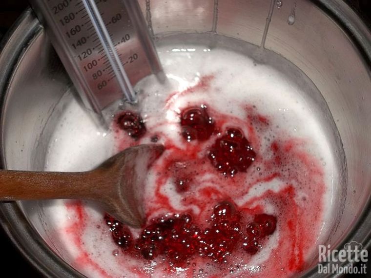 Aggiungere il colorante alimentare
