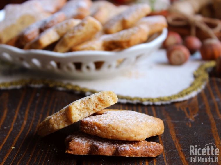 Ricetta semplice Biscotti alle nocciole di Natale