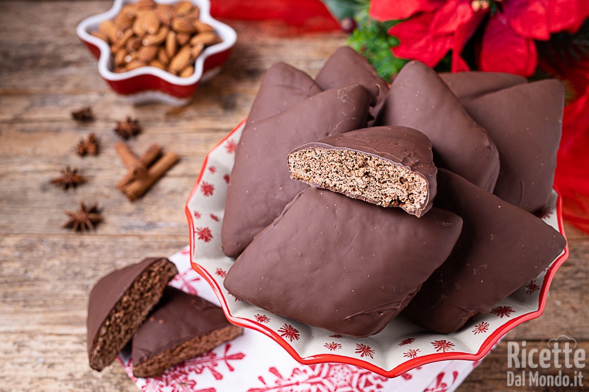 Mustaccioli napoletani morbidi. La ricetta originale per farli in casa!