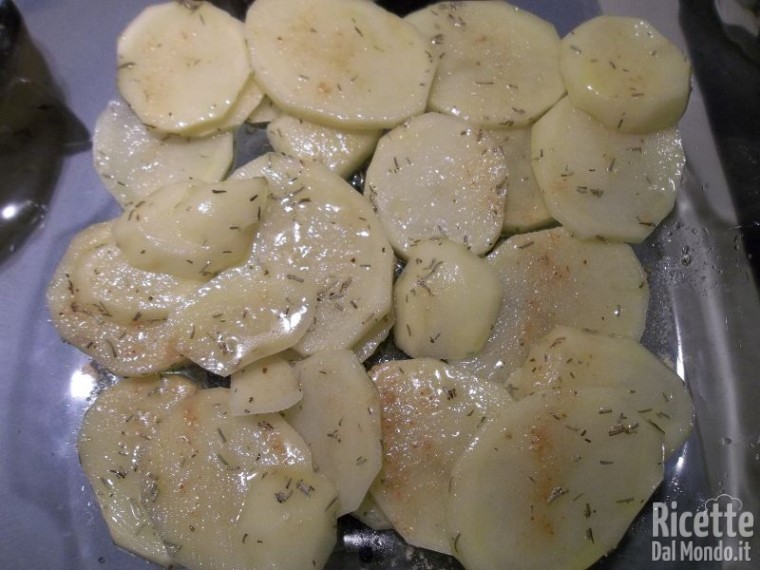 Spigola al Cartoccio con Patate al Forno