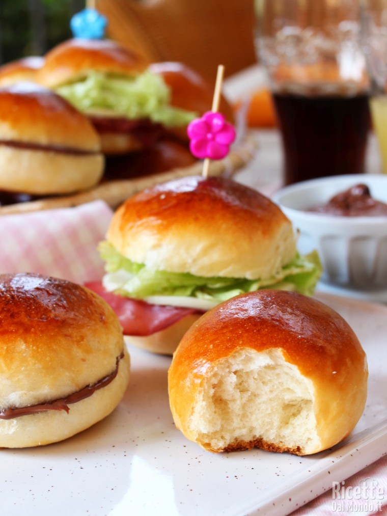 Ricetta per fare dei morbidi panini al latte